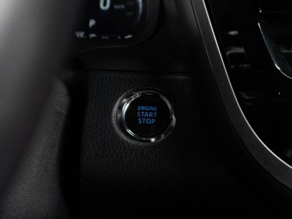 Toyota Camry VIII (XV70) Рестайлинг с пробегом 2023 года, цена 3 400 000 рублей, 100833 км, седан, Автокод Объявления