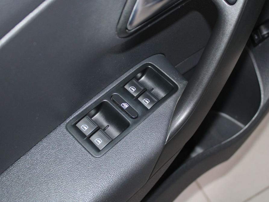 Volkswagen Polo V Рестайлинг Старый Оскол  - изображение 11
