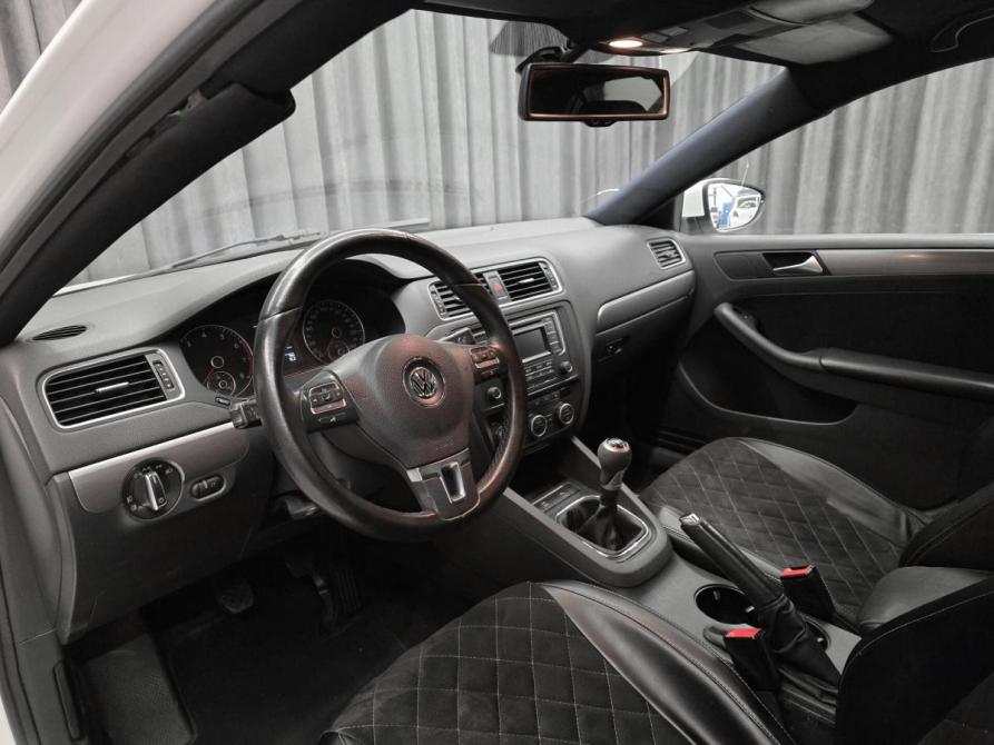 Volkswagen Jetta VI Красноярск  - изображение 10