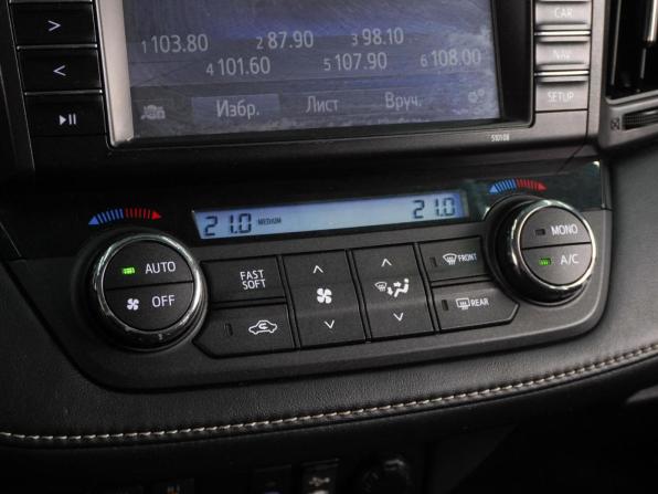 Toyota RAV4 IV (XA40) Рестайлинг с пробегом 2017 года, цена 1 799 000 рублей, 240910 км, внедорожник, Автокод Объявления