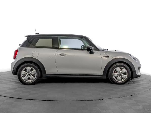 Mini Hatch III (F55/F56) Рестайлинг с пробегом 2020 года, цена 1 755 000 рублей, 94500 км, хэтчбек, Автокод Объявления