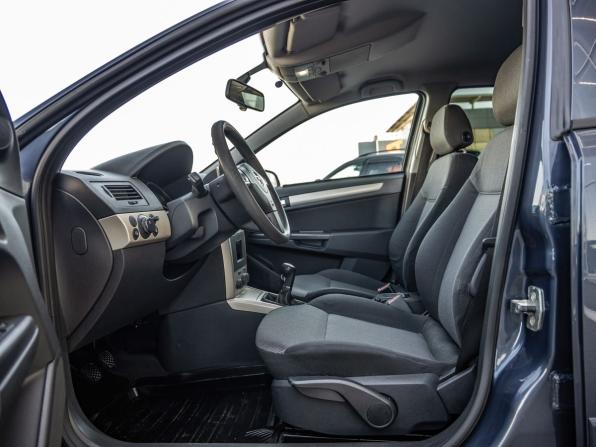 Opel Astra H Рестайлинг с пробегом 2008 года, цена 498 000 рублей, 219353 км, седан, Автокод Объявления