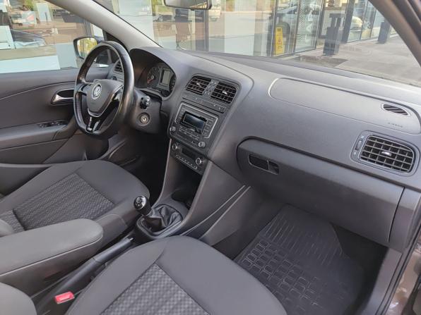 Volkswagen Polo V Рестайлинг с пробегом 2017 года, цена 930 000 рублей, 97452 км, седан, Автокод Объявления