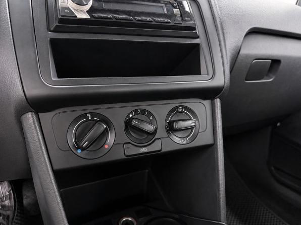 Volkswagen Polo V Рестайлинг с пробегом 2017 года, цена 729 000 рублей, 142788 км, седан, Автокод Объявления