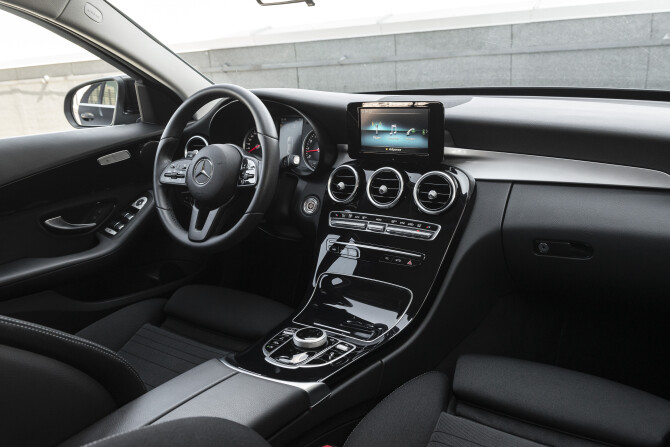 Mercedes-Benz C-Класс IV (W205) Рестайлинг с пробегом 2019 года, цена 3 599 000 рублей, 23781 км, седан, Автокод Объявления