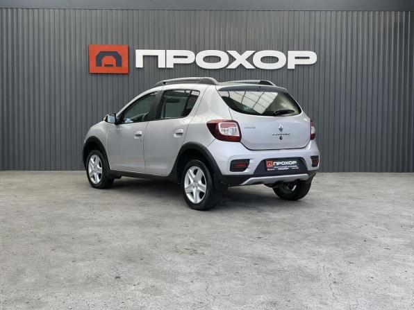 Renault Sandero II с пробегом 2015 года, цена 947 000 рублей, 46534 км, хэтчбек, Автокод Объявления