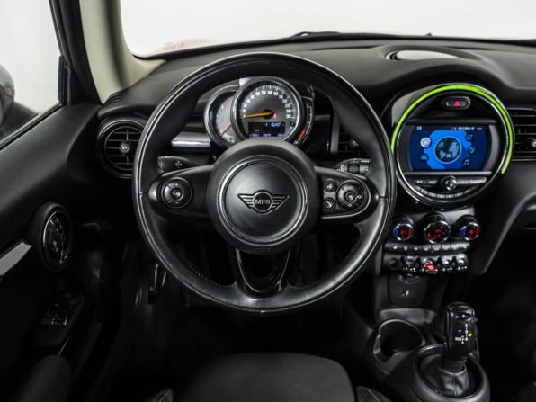 Mini Hatch III (F55/F56) Рестайлинг с пробегом 2019 года, цена 2 498 000 рублей, 15062 км, хэтчбек, Автокод Объявления
