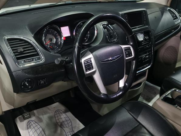 Chrysler Town &amp; Country V Рестайлинг с пробегом 2016 года, цена 1 700 000 рублей, 161980 км, минивэн, Автокод Объявления