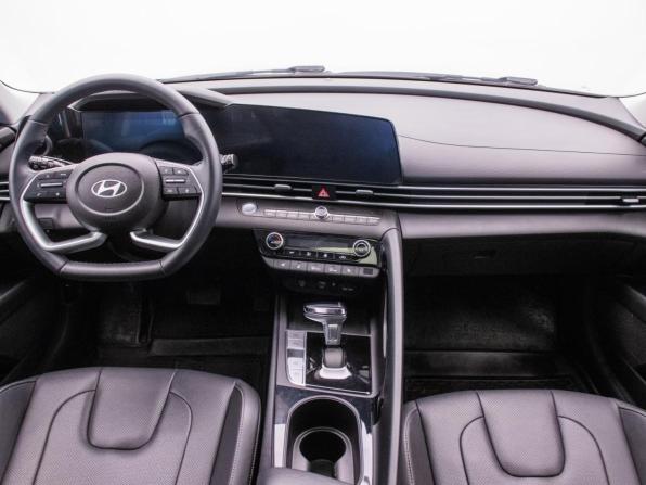 Hyundai Elantra VII (CN7) Рестайлинг с пробегом 2024 года, цена 2 239 000 рублей, 13078 км, седан, Автокод Объявления