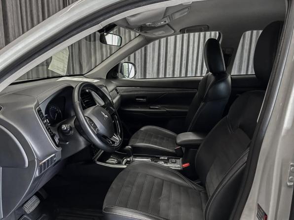 Mitsubishi Outlander III Рестайлинг 3 с пробегом 2021 года, цена 2 500 000 рублей, 66000 км, внедорожник, Автокод Объявления