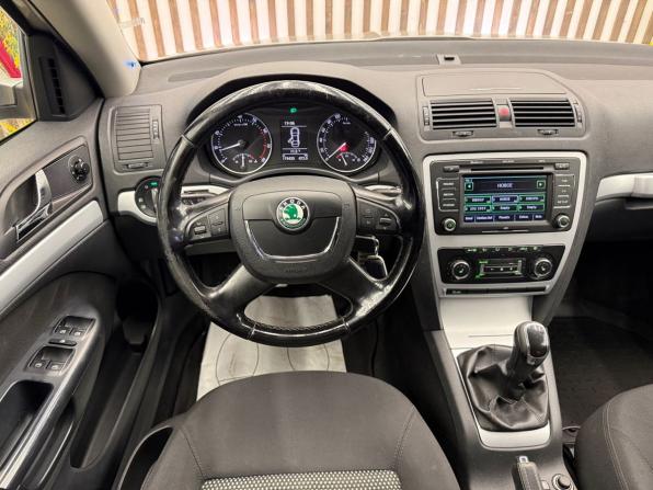 Skoda Octavia II (A5) Рестайлинг с пробегом 2011 года, цена 942 000 рублей, 179435 км, универсал, Автокод Объявления