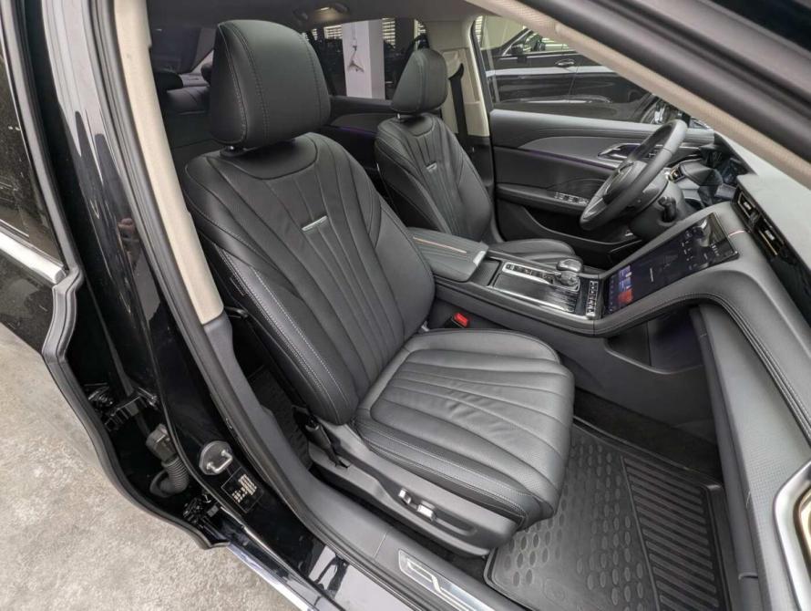 Hongqi H5 II Москва  - изображение 12