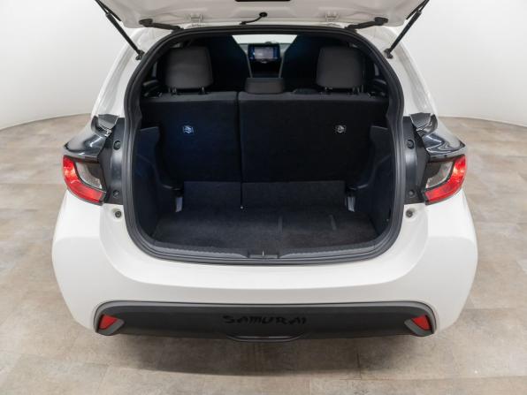 Toyota Yaris IV с пробегом 2021 года, цена 1 170 000 рублей, 109000 км, хэтчбек, Автокод Объявления