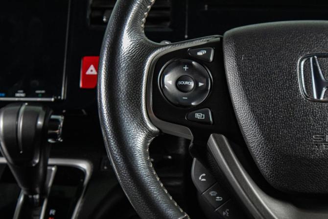 Honda Stepwgn V Рестайлинг с пробегом 2019 года, цена 2 539 000 рублей, 119000 км, минивэн, Автокод Объявления
