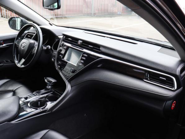 Toyota Camry VIII (XV70) с пробегом 2018 года, цена 2 599 000 рублей, 130500 км, седан, Автокод Объявления