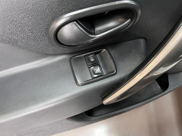 Renault Logan II Рестайлинг с пробегом 2021 года, цена 1 195 000 рублей, 115551 км, седан, Автокод Объявления
