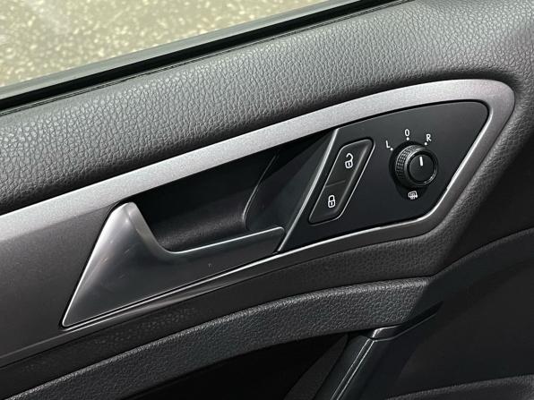 Volkswagen Golf VII с пробегом 2013 года, цена 1 344 000 рублей, 118127 км, хэтчбек, Автокод Объявления