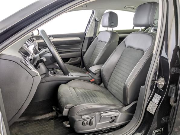 Volkswagen Passat B8 Рестайлинг с пробегом 2021 года, цена 2 599 000 рублей, 90268 км, седан, Автокод Объявления