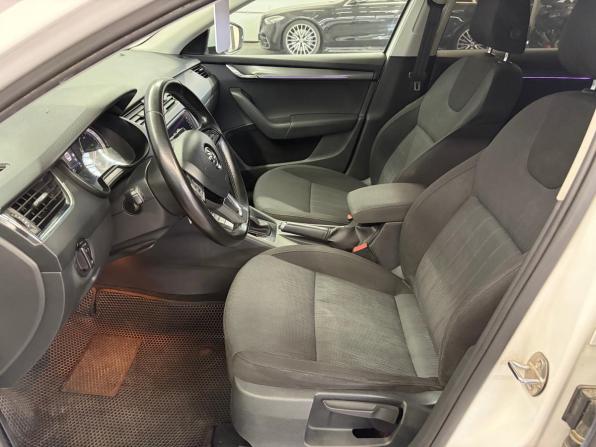 Skoda Octavia III (A7) Рестайлинг с пробегом 2017 года, цена 1 647 000 рублей, 209372 км, лифтбек, Автокод Объявления