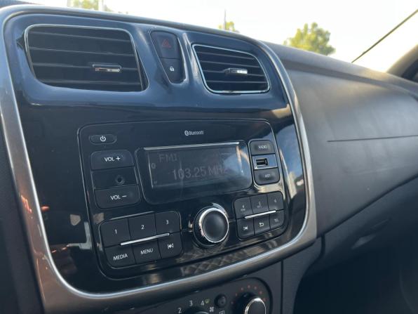 Renault Logan II Рестайлинг с пробегом 2021 года, цена 899 000 рублей, 99531 км, седан, Автокод Объявления