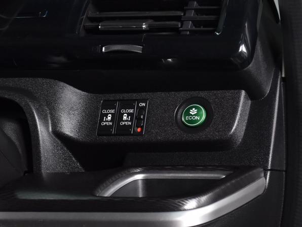 Honda Stepwgn V Рестайлинг с пробегом 2018 года, цена 2 279 995 рублей, 141006 км, минивэн, Автокод Объявления