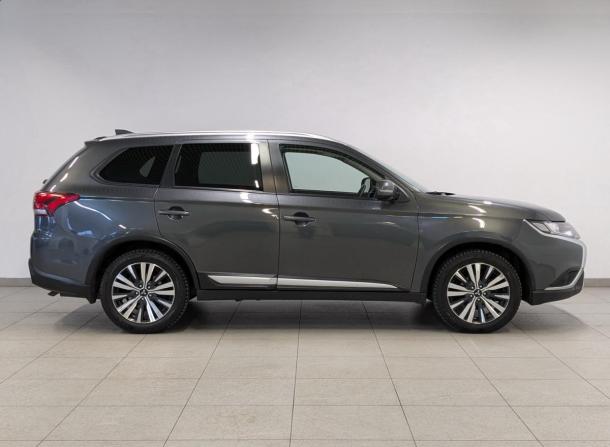Mitsubishi Outlander III Рестайлинг 3 с пробегом 2020 года, цена 2 300 000 рублей, 92167 км, внедорожник, Автокод Объявления
