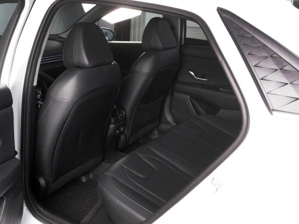 Hyundai Elantra VII (CN7) Рестайлинг с пробегом 2024 года, цена 2 099 000 рублей, 74792 км, седан, Автокод Объявления