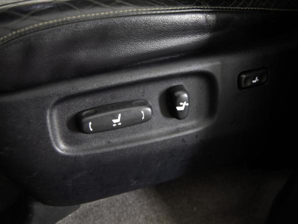 Toyota Land Cruiser 200 Series Рестайлинг 1 с пробегом 2012 года, цена 2 899 000 рублей, 339529 км, внедорожник, Автокод Объявления