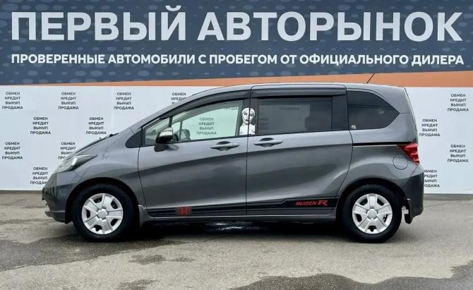 Honda Freed I с пробегом 2010 года, цена 888 000 рублей, 270235 км, компактвэн, Автокод Объявления