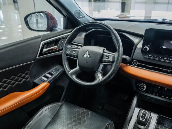 Mitsubishi Outlander IV с пробегом 2023 года, цена 3 946 000 рублей, 30556 км, внедорожник, Автокод Объявления