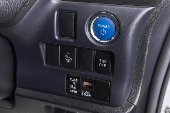 Toyota Noah III (R80) с пробегом 2015 года, цена 1 899 000 рублей, 126000 км, минивэн, Автокод Объявления
