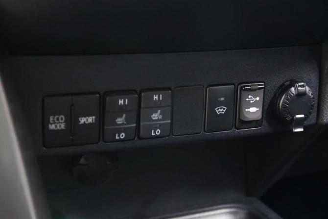 Toyota RAV4 IV (XA40) Рестайлинг с пробегом 2017 года, цена 2 280 850 рублей, 146821 км, внедорожник, Автокод Объявления