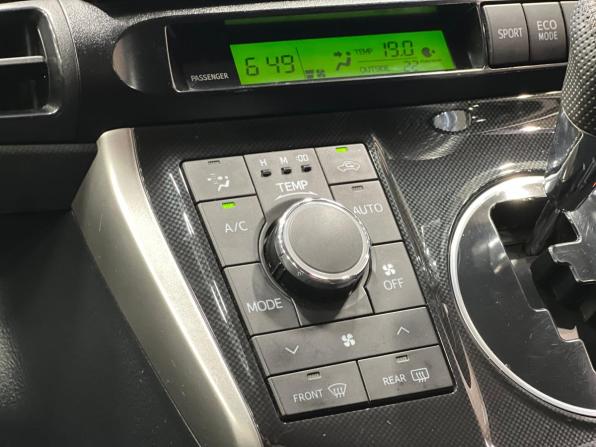 Toyota Wish II Рестайлинг с пробегом 2013 года, цена 1 399 000 рублей, 139962 км, минивэн, Автокод Объявления