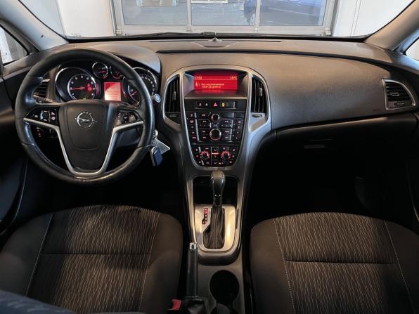 Opel Astra J Рестайлинг с пробегом 2013 года, цена 722 000 рублей, 176100 км, седан, Автокод Объявления