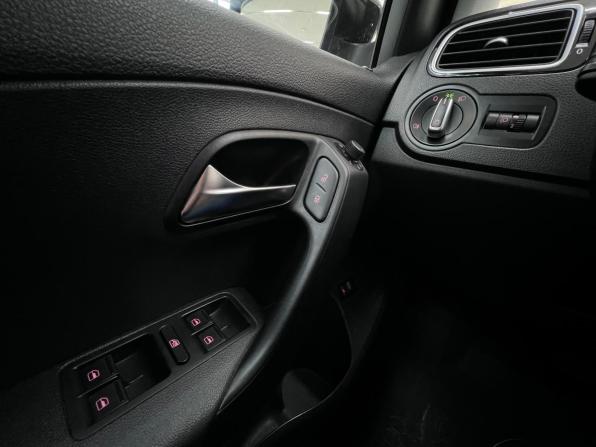 Volkswagen Polo V Рестайлинг с пробегом 2020 года, цена 1 549 000 рублей, 72745 км, седан, Автокод Объявления