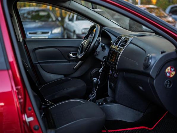 Renault Logan II Рестайлинг с пробегом 2020 года, цена 1 025 000 рублей, 109934 км, седан, Автокод Объявления