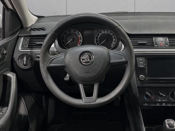 Skoda Rapid I Рестайлинг с пробегом 2018 года, цена 1 099 000 рублей, 118000 км, лифтбек, Автокод Объявления