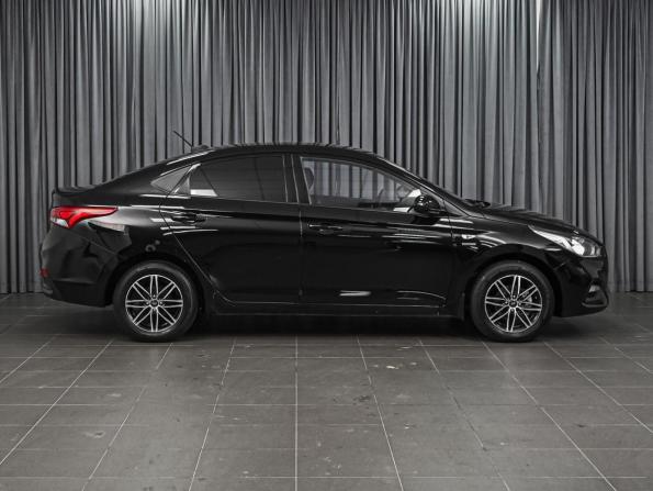 Hyundai Solaris II с пробегом 2019 года, цена 1 378 000 рублей, 106922 км, седан, Автокод Объявления