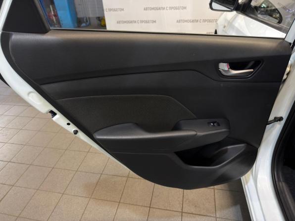 Hyundai Solaris II с пробегом 2018 года, цена 919 000 рублей, 139400 км, седан, Автокод Объявления