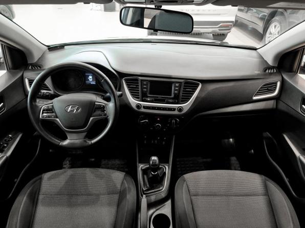Hyundai Solaris II с пробегом 2017 года, цена 1 050 000 рублей, 101415 км, седан, Автокод Объявления