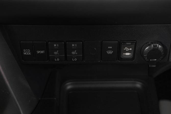 Toyota RAV4 IV (XA40) Рестайлинг с пробегом 2019 года, цена 2 899 000 рублей, 89000 км, внедорожник, Автокод Объявления
