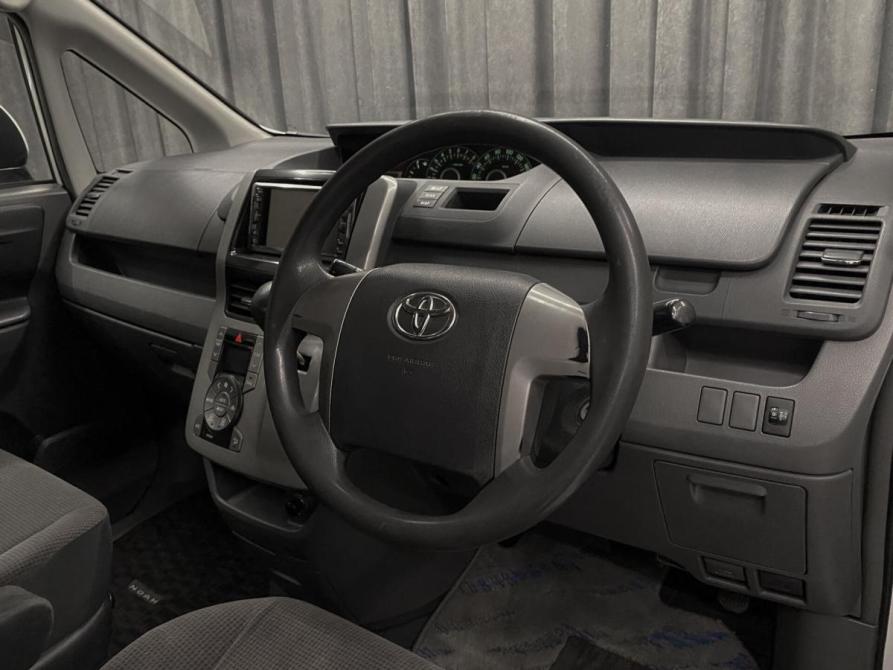 Toyota Voxy II (R70) Красноярск  - изображение 9