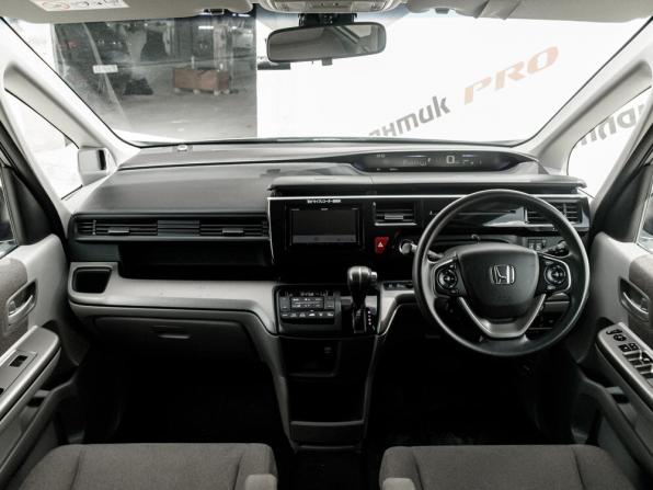 Honda Stepwgn V Рестайлинг с пробегом 2020 года, цена 2 370 000 рублей, 102012 км, минивэн, Автокод Объявления