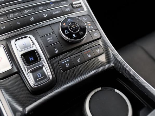 Hyundai Santa Fe IV Рестайлинг с пробегом 2021 года, цена 3 735 200 рублей, 67850 км, внедорожник, Автокод Объявления