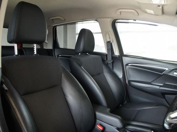 Honda Fit III Рестайлинг с пробегом 2018 года, цена 1 287 000 рублей, 130000 км, хэтчбек, Автокод Объявления