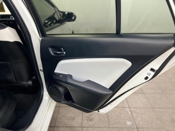 Toyota Prius IV (XW50) с пробегом 2016 года, цена 1 780 000 рублей, 142000 км, лифтбек, Автокод Объявления