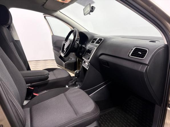 Volkswagen Polo V Рестайлинг с пробегом 2016 года, цена 1 335 000 рублей, 65215 км, седан, Автокод Объявления