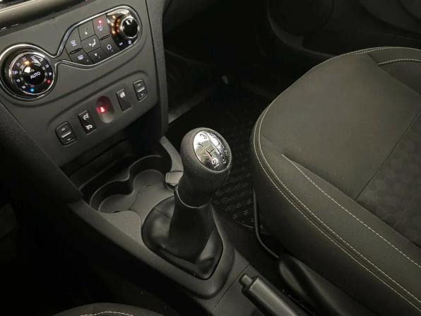 Renault Logan II Рестайлинг с пробегом 2019 года, цена 999 000 рублей, 75493 км, седан, Автокод Объявления