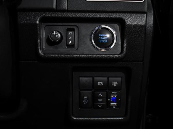 Toyota Land Cruiser Prado 150 Series Рестайлинг 2 с пробегом 2019 года, цена 4 850 000 рублей, 75400 км, внедорожник, Автокод Объявления