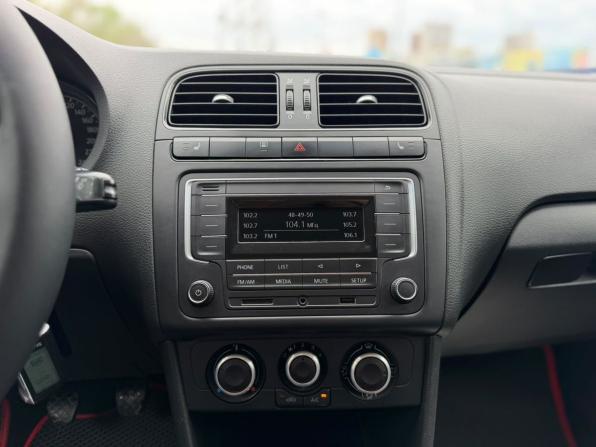 Volkswagen Polo V Рестайлинг с пробегом 2015 года, цена 640 000 рублей, 281978 км, седан, Автокод Объявления